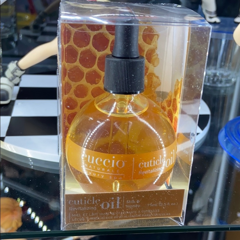 NEW Cuccio cuticle oil